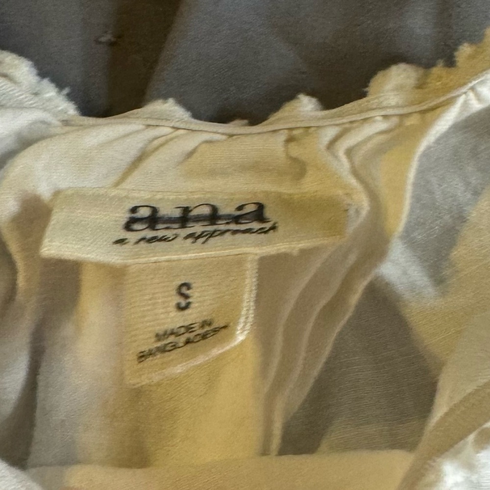 š® 3/$15 ana White Open Back Blouse - Picture 3 of 3